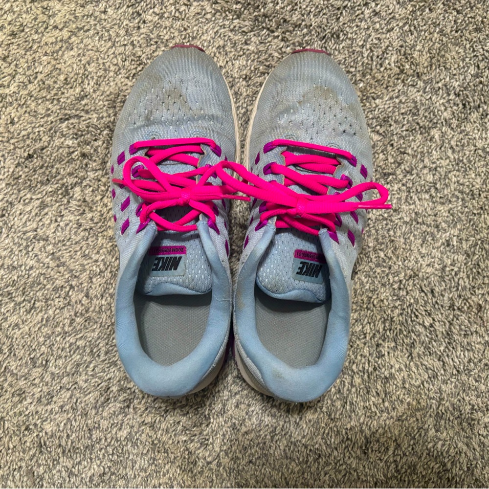 Women’s size 8 Nike tennis shoes in purple and pink
